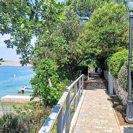 Pintar-1 By Interhome Lägenhet