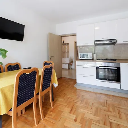 Pintar-1 By Interhome Apartmán *